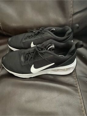 Nike Air Max INTRLK Lite shoes in black with a white swoosh.